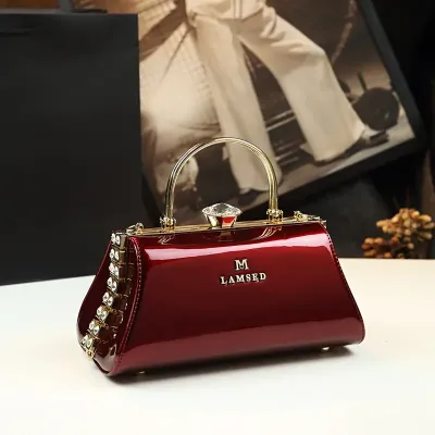 FASHIONABLE ONE-SHOULDER BAG